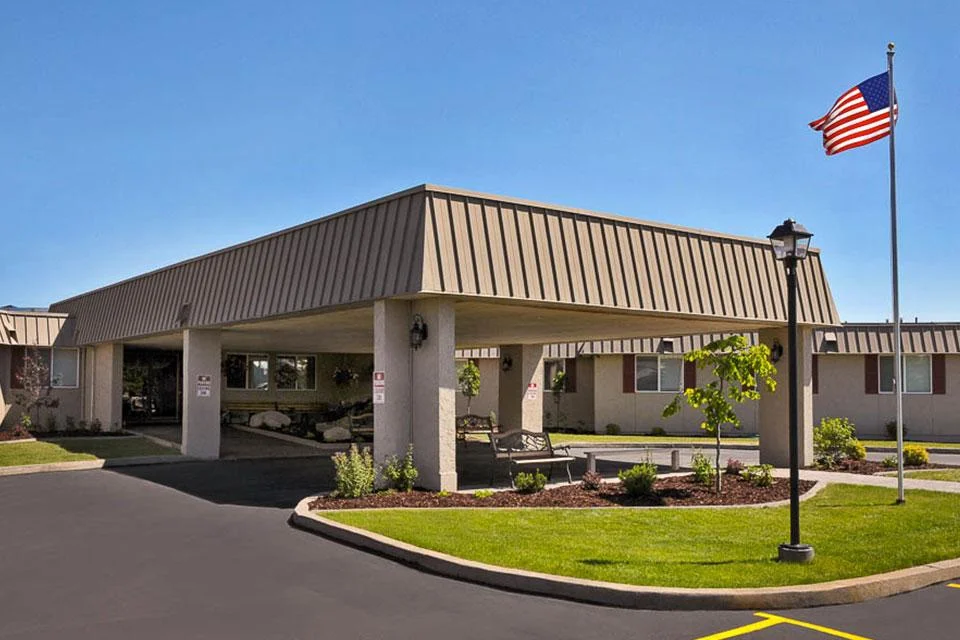 Life Care Center of Idaho Falls - Photo 4